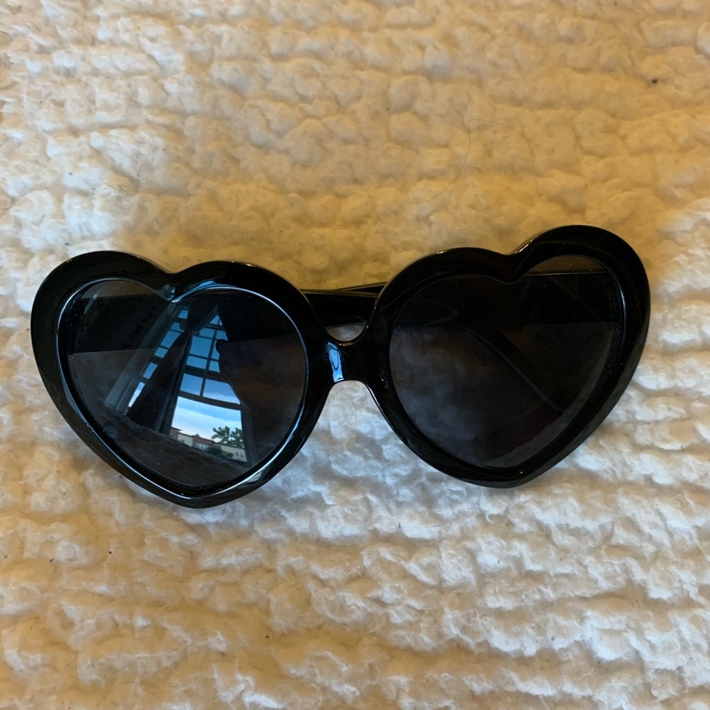 Heart Shaped Sunglasses 🖤